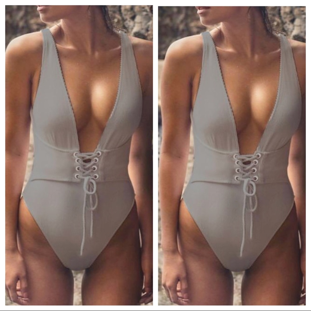 Waist cinching swimsuit